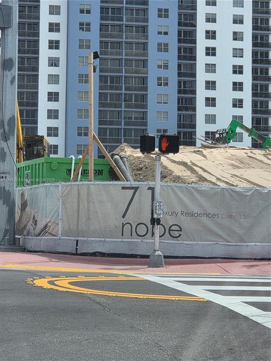 最近售出: $230,000 (1 贝兹, 1 浴室, 684 平方英尺)