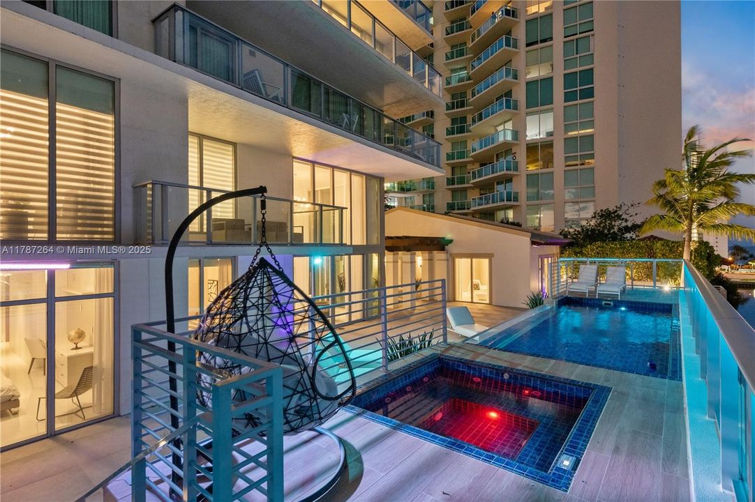 Recently Sold: $4,700,000 (6 beds, 5 baths, 4650 Square Feet)