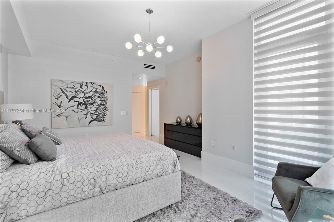 Recently Sold: $4,700,000 (6 beds, 5 baths, 4650 Square Feet)