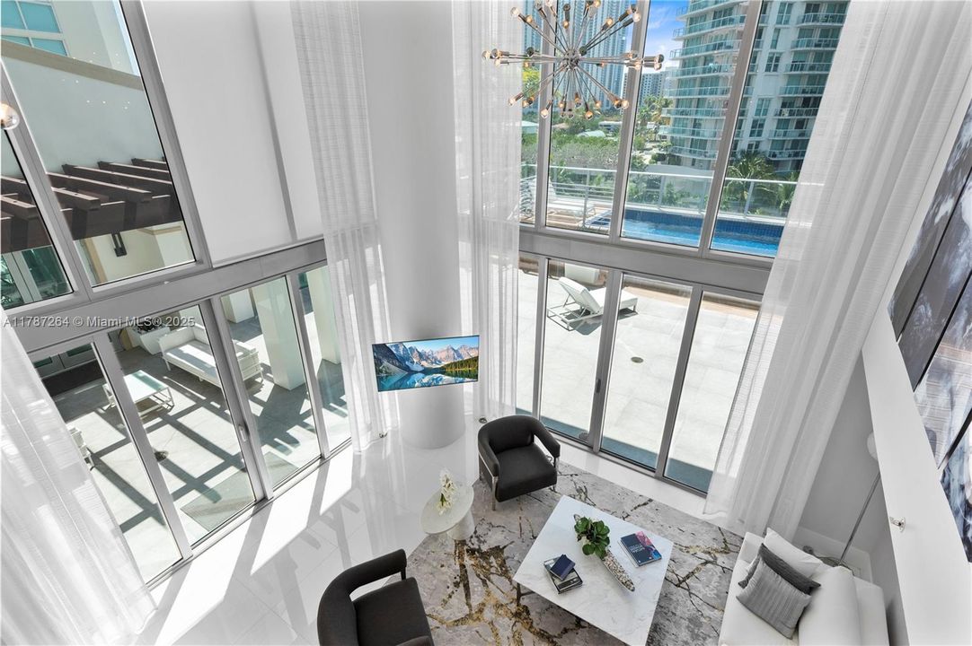 Recently Sold: $4,700,000 (6 beds, 5 baths, 4650 Square Feet)