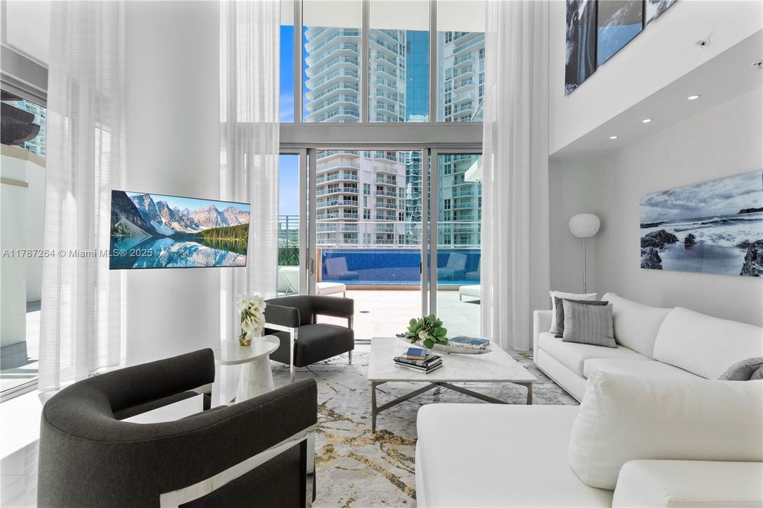 Recently Sold: $4,700,000 (6 beds, 5 baths, 4650 Square Feet)