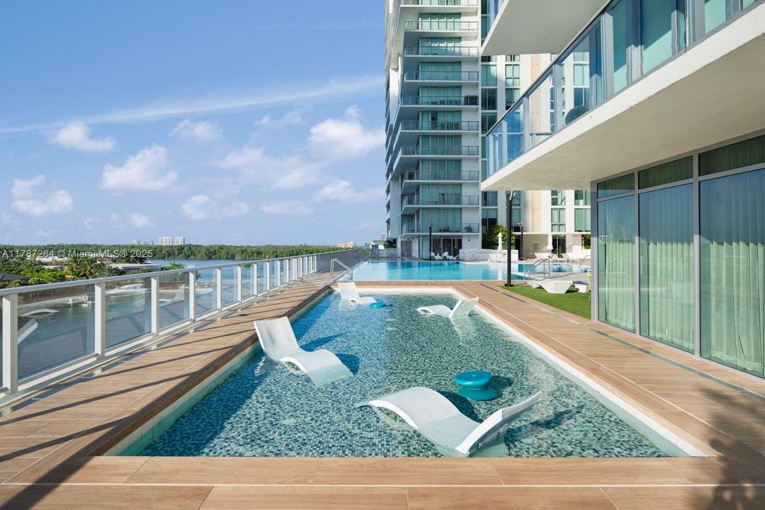 Recently Sold: $4,700,000 (6 beds, 5 baths, 4650 Square Feet)