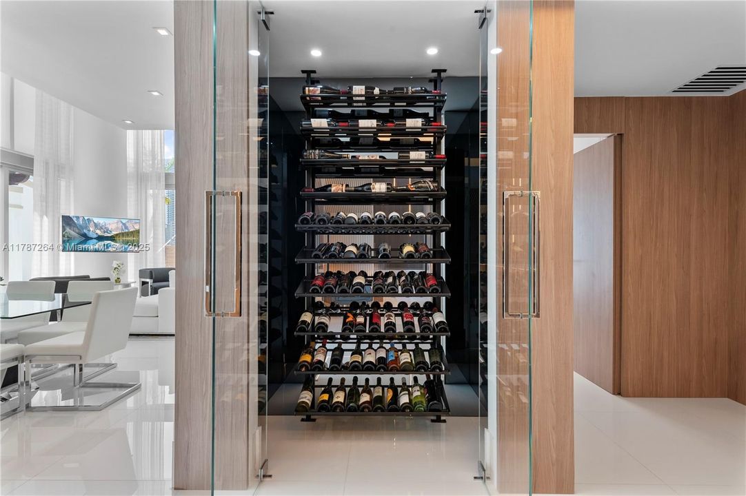 Recently Sold: $4,700,000 (6 beds, 5 baths, 4650 Square Feet)