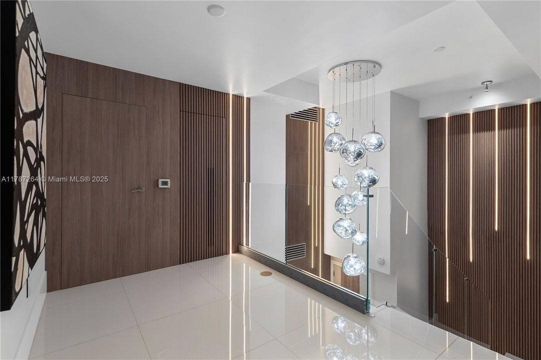 Recently Sold: $4,700,000 (6 beds, 5 baths, 4650 Square Feet)