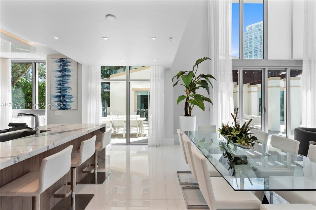 Recently Sold: $4,700,000 (6 beds, 5 baths, 4650 Square Feet)