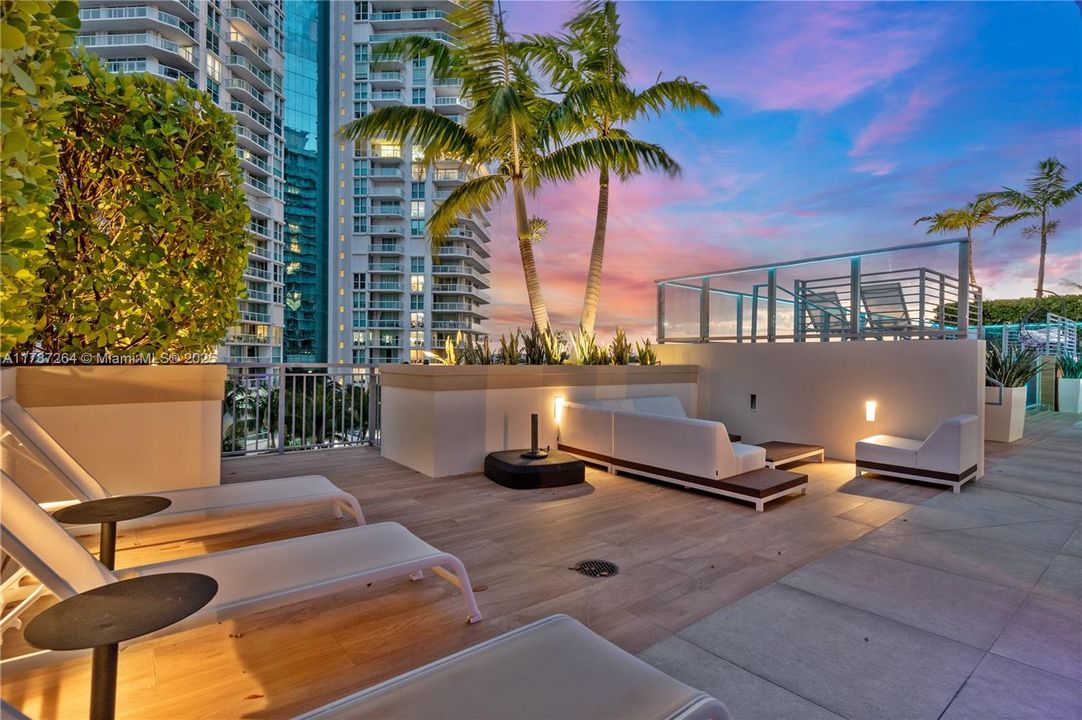 Recently Sold: $4,700,000 (6 beds, 5 baths, 4650 Square Feet)