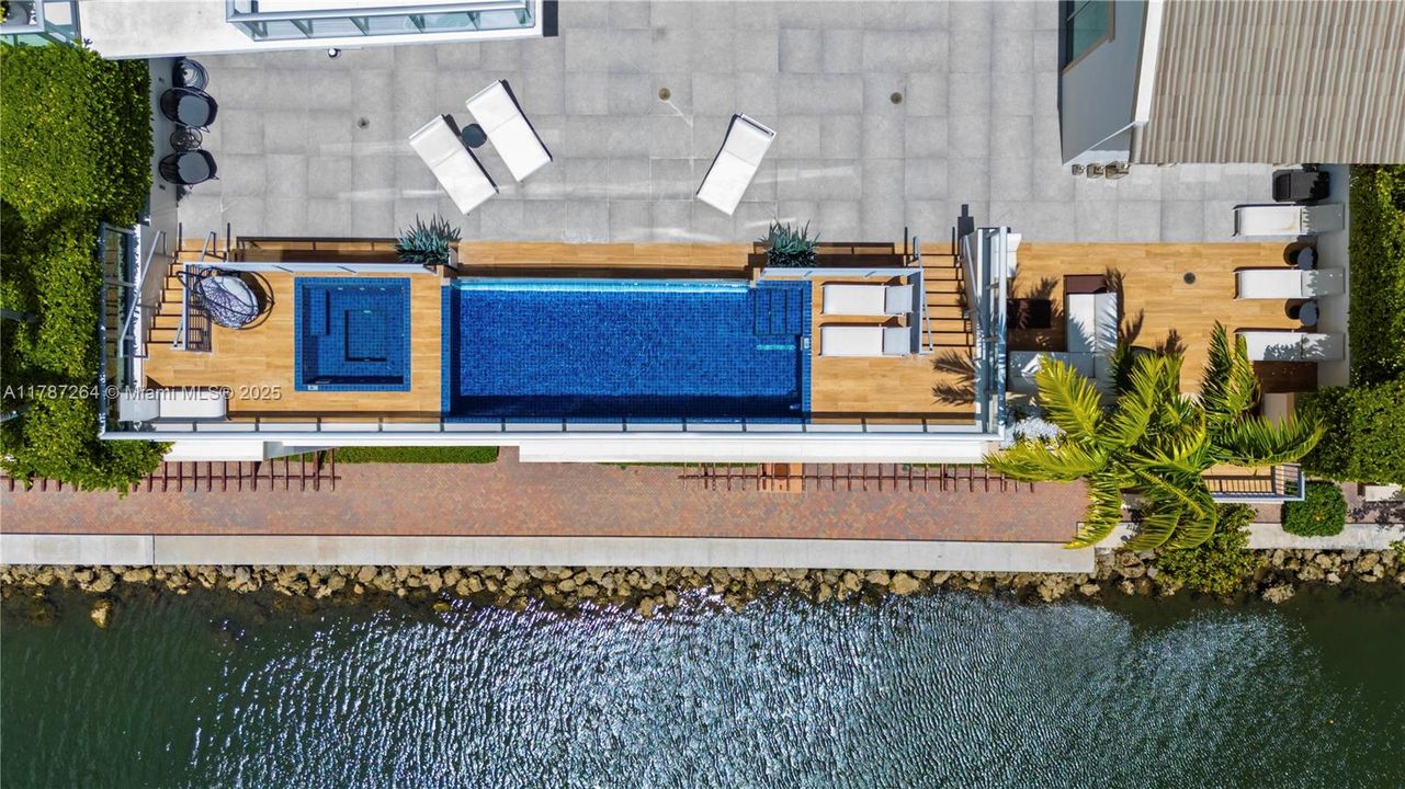 Recently Sold: $4,700,000 (6 beds, 5 baths, 4650 Square Feet)