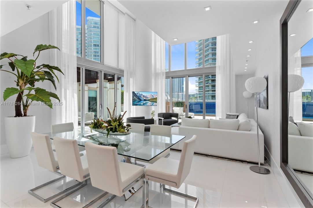 Recently Sold: $4,700,000 (6 beds, 5 baths, 4650 Square Feet)