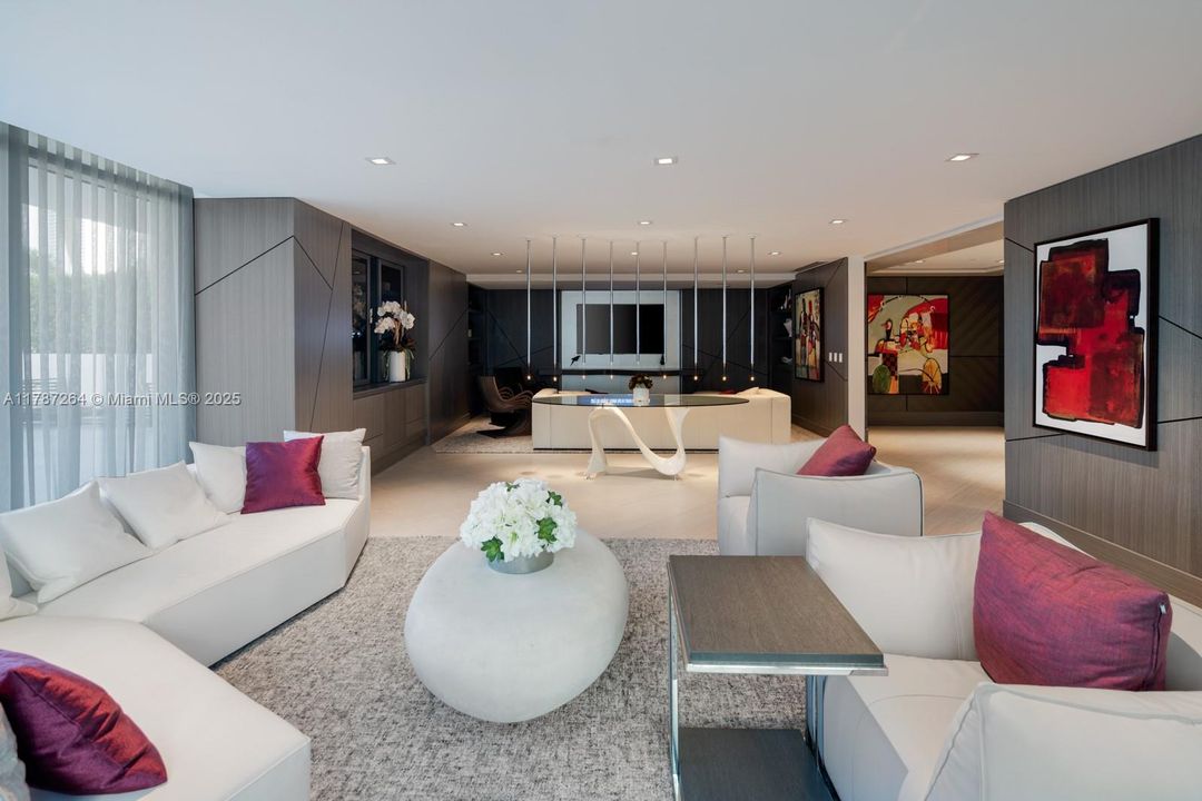 Recently Sold: $4,700,000 (6 beds, 5 baths, 4650 Square Feet)