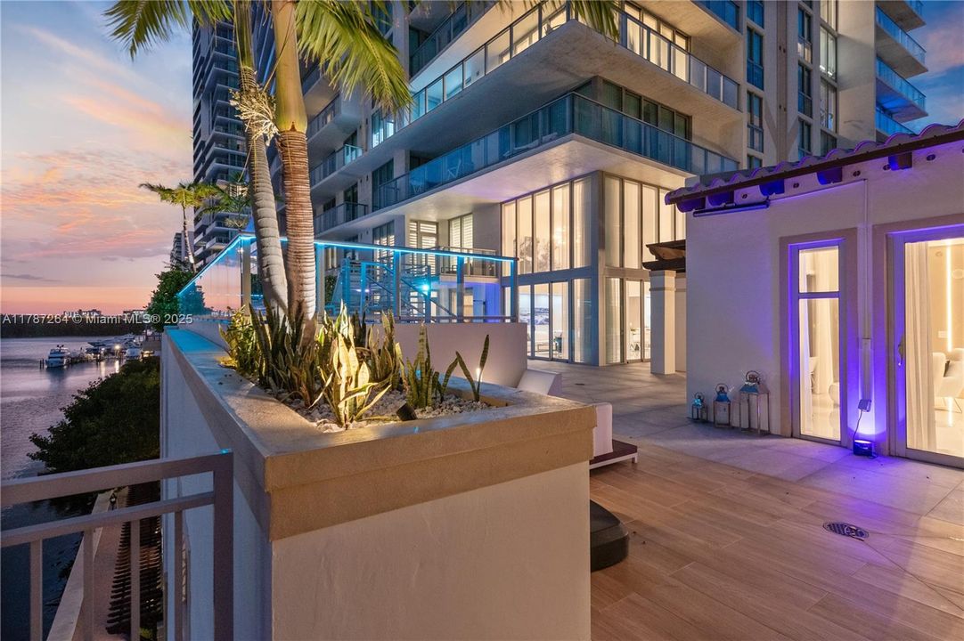 Recently Sold: $4,700,000 (6 beds, 5 baths, 4650 Square Feet)