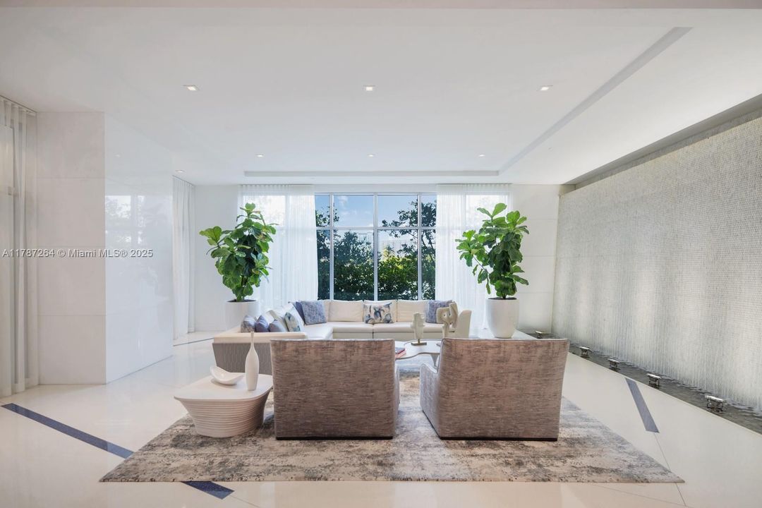 Recently Sold: $4,700,000 (6 beds, 5 baths, 4650 Square Feet)