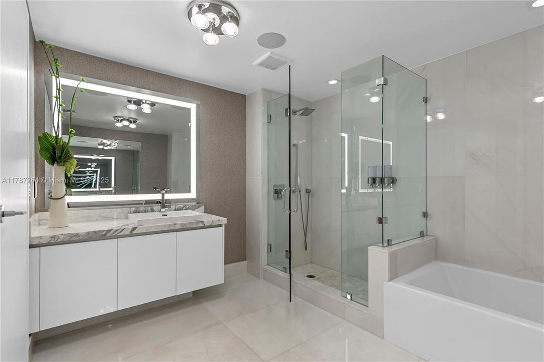 Recently Sold: $4,700,000 (6 beds, 5 baths, 4650 Square Feet)