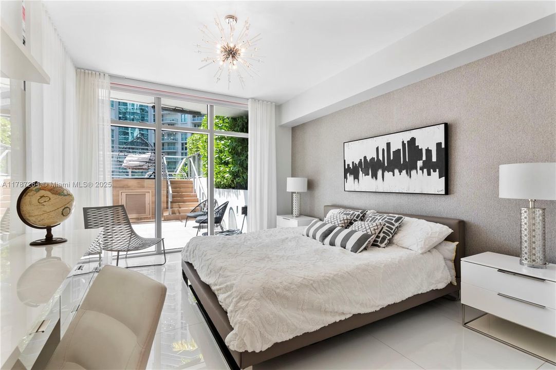 Recently Sold: $4,700,000 (6 beds, 5 baths, 4650 Square Feet)