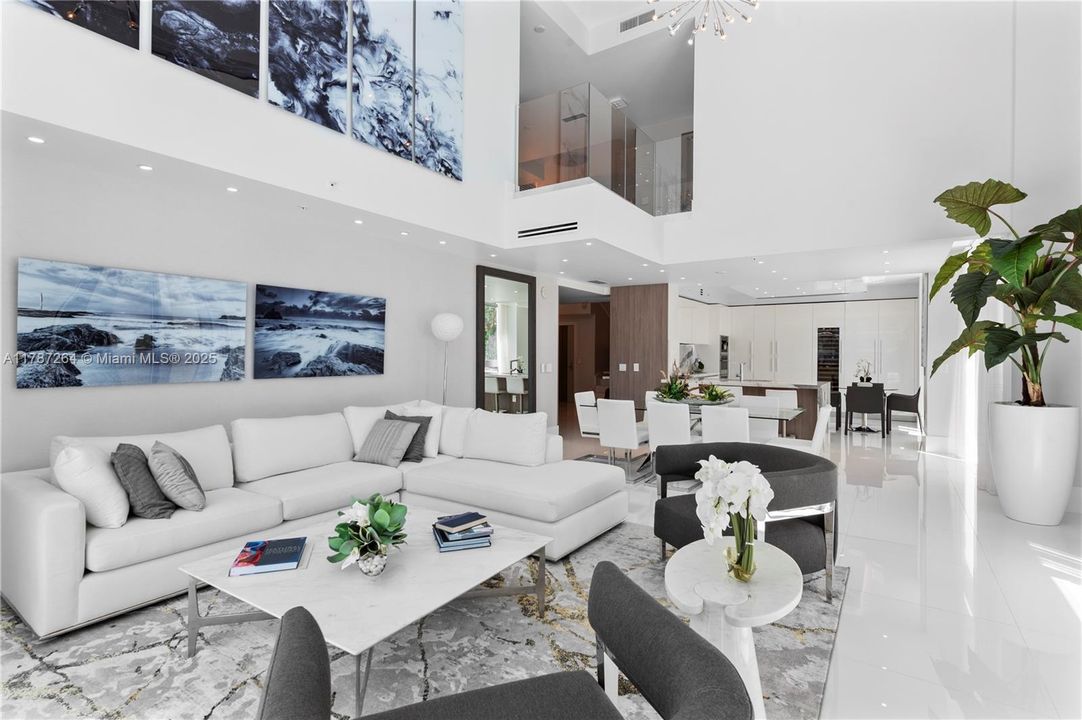 Recently Sold: $4,700,000 (6 beds, 5 baths, 4650 Square Feet)