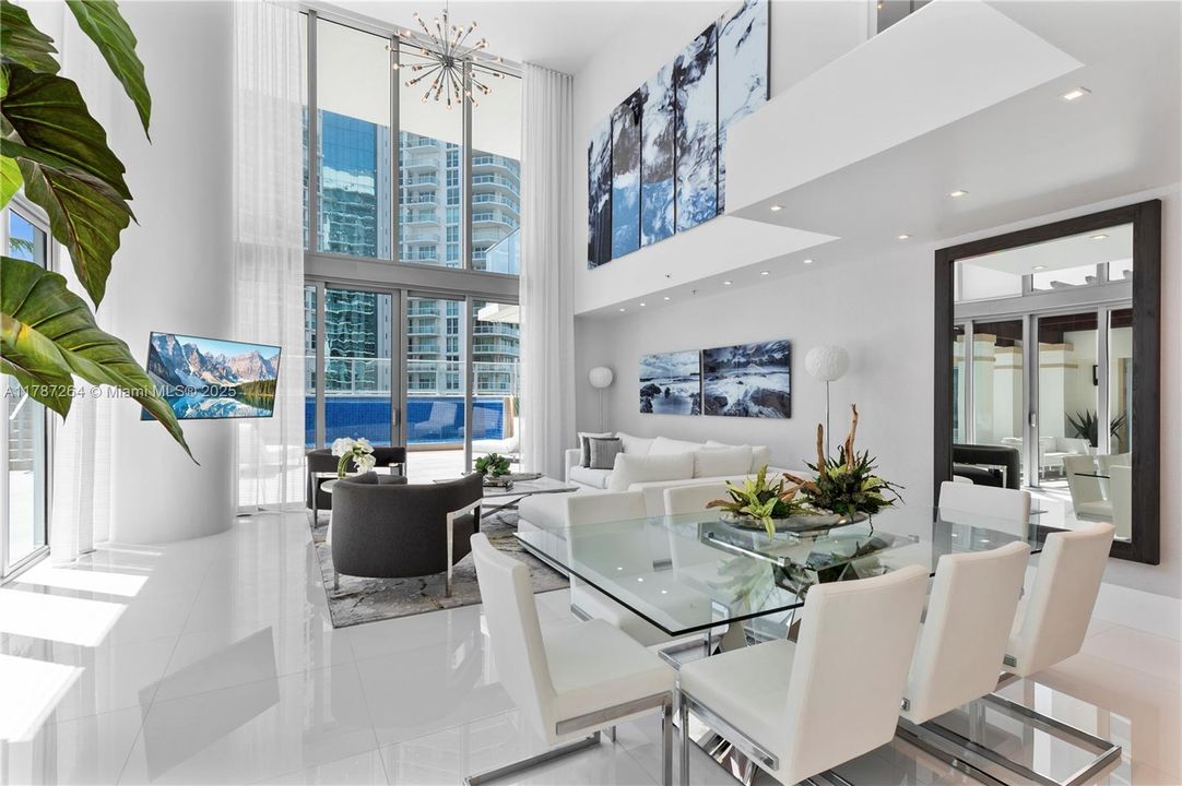 Recently Sold: $4,700,000 (6 beds, 5 baths, 4650 Square Feet)