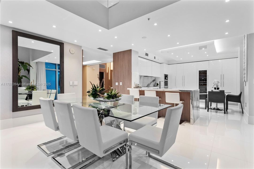 Recently Sold: $4,700,000 (6 beds, 5 baths, 4650 Square Feet)