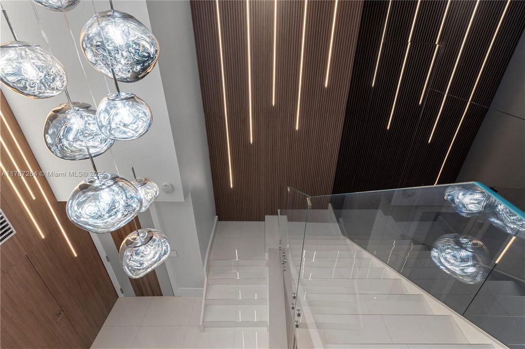 Recently Sold: $4,700,000 (6 beds, 5 baths, 4650 Square Feet)