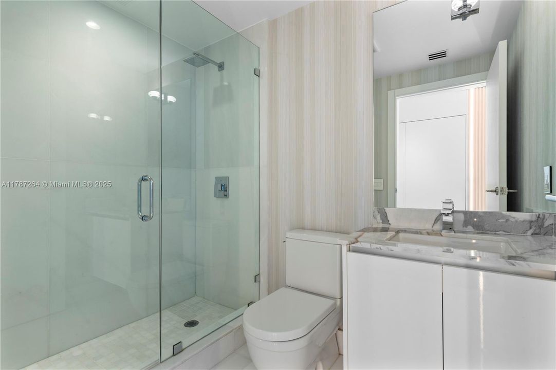 Recently Sold: $4,700,000 (6 beds, 5 baths, 4650 Square Feet)