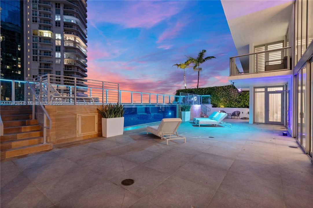 Recently Sold: $4,700,000 (6 beds, 5 baths, 4650 Square Feet)