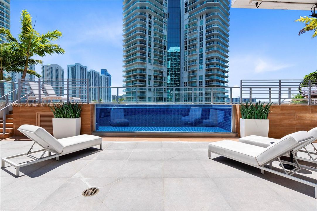Recently Sold: $4,700,000 (6 beds, 5 baths, 4650 Square Feet)