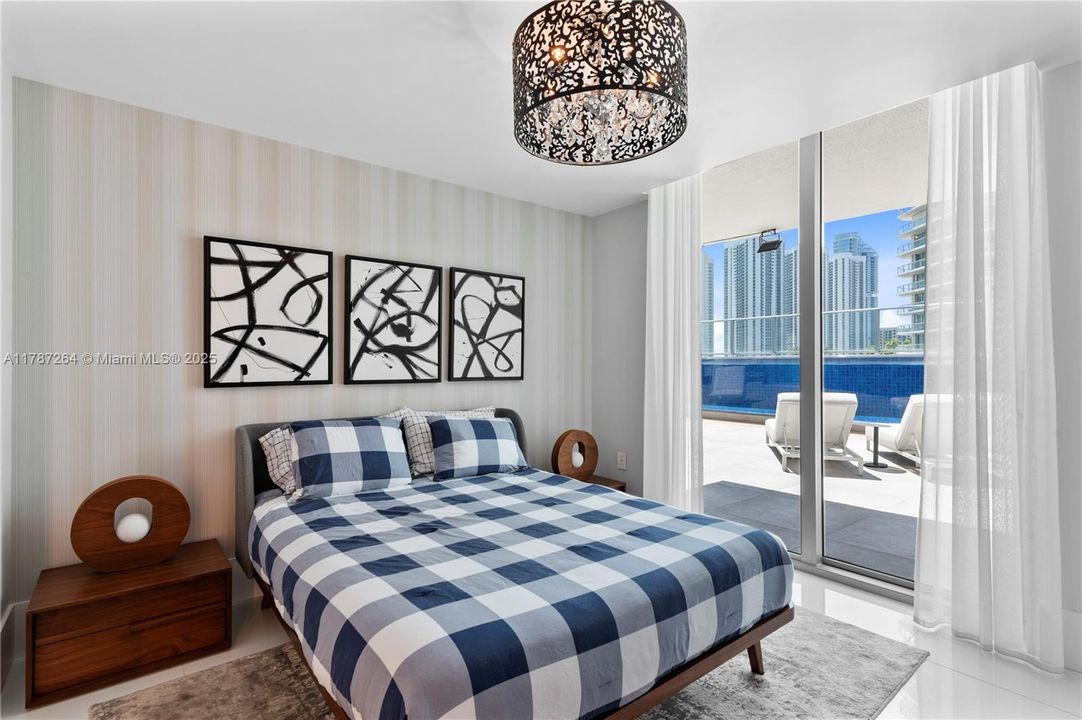 Recently Sold: $4,700,000 (6 beds, 5 baths, 4650 Square Feet)