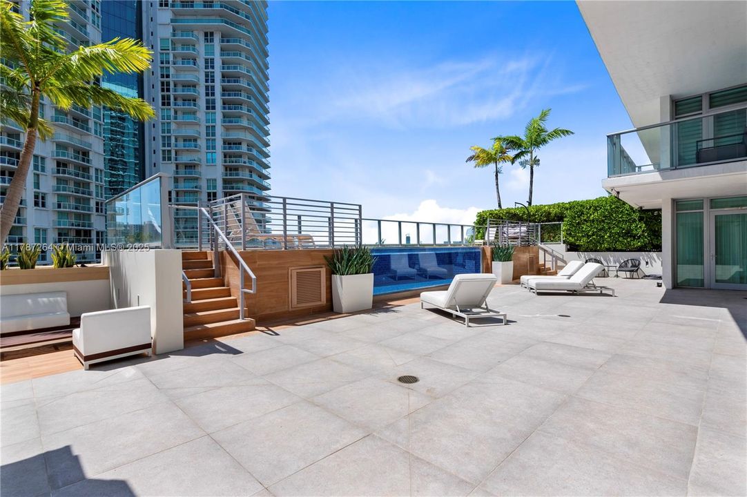 Recently Sold: $4,700,000 (6 beds, 5 baths, 4650 Square Feet)