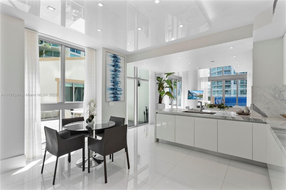 Recently Sold: $4,700,000 (6 beds, 5 baths, 4650 Square Feet)