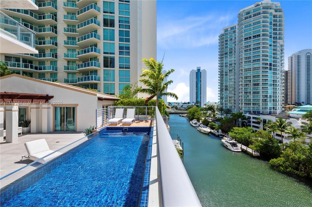 Recently Sold: $4,700,000 (6 beds, 5 baths, 4650 Square Feet)