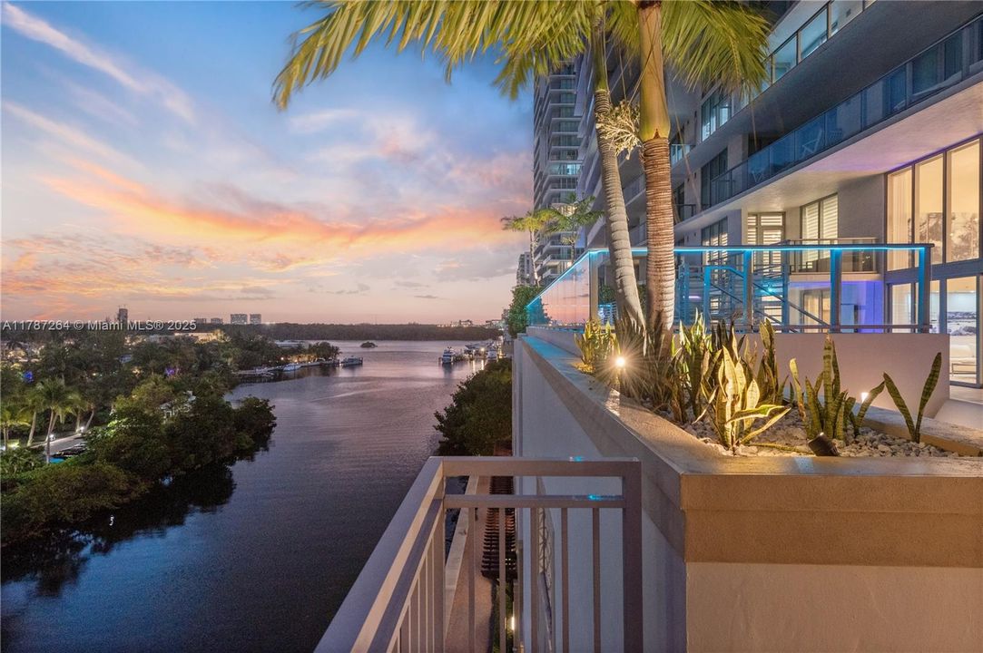 Recently Sold: $4,700,000 (6 beds, 5 baths, 4650 Square Feet)