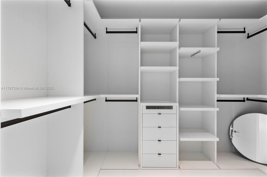 Recently Sold: $4,700,000 (6 beds, 5 baths, 4650 Square Feet)