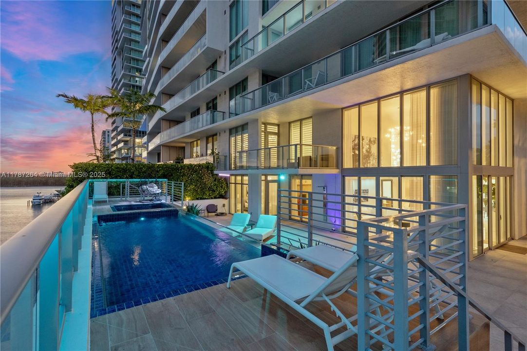 Recently Sold: $4,700,000 (6 beds, 5 baths, 4650 Square Feet)