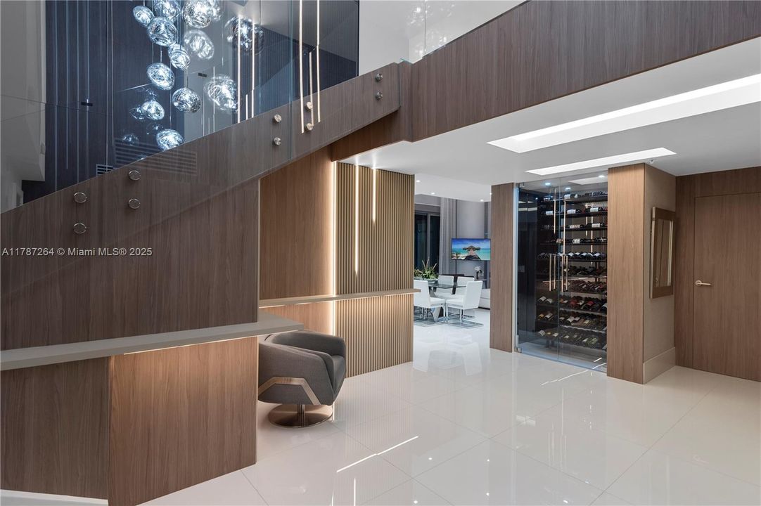 Recently Sold: $4,700,000 (6 beds, 5 baths, 4650 Square Feet)