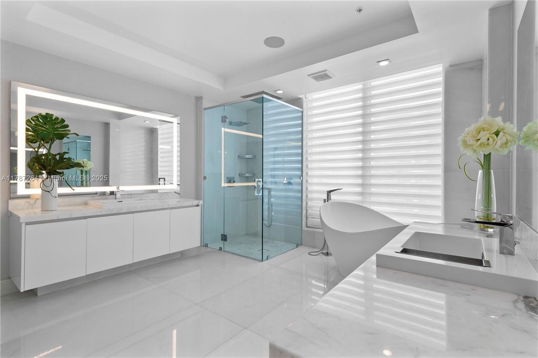 Recently Sold: $4,700,000 (6 beds, 5 baths, 4650 Square Feet)