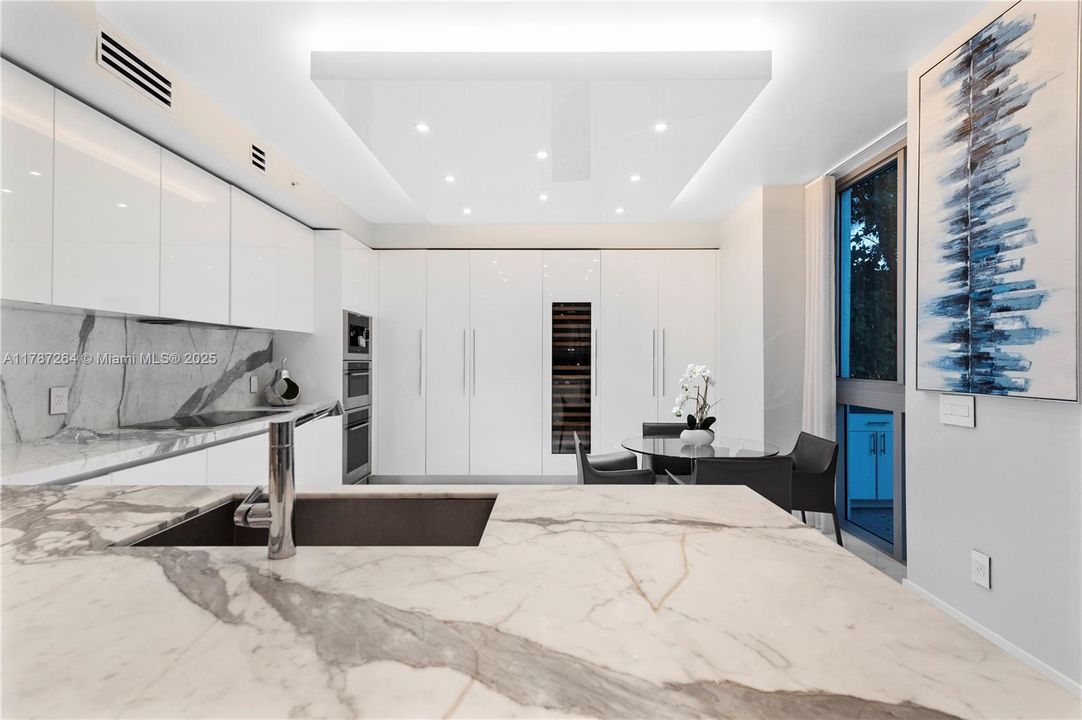 Recently Sold: $4,700,000 (6 beds, 5 baths, 4650 Square Feet)