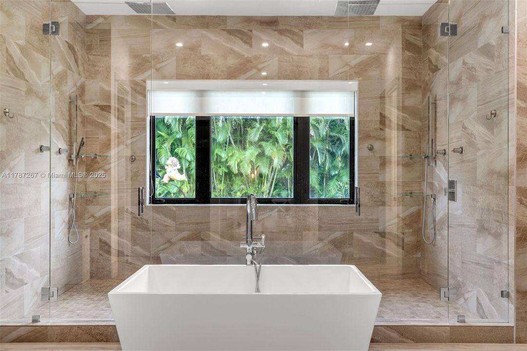 Recently Sold: $4,299,000 (6 beds, 7 baths, 6124 Square Feet)