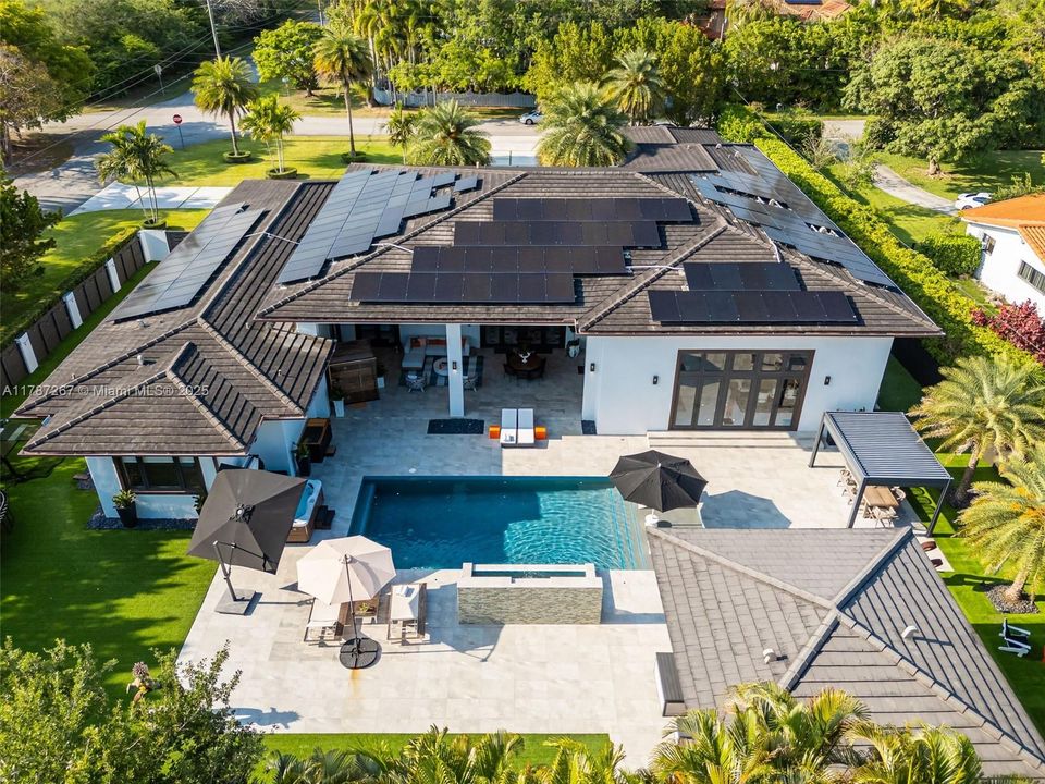 Recently Sold: $4,299,000 (6 beds, 7 baths, 6124 Square Feet)