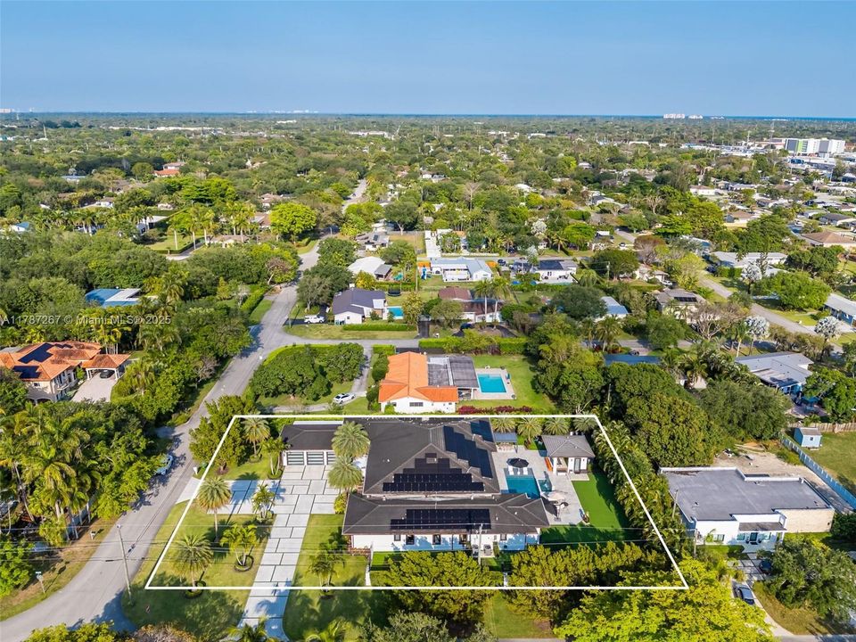 Recently Sold: $4,299,000 (6 beds, 7 baths, 6124 Square Feet)