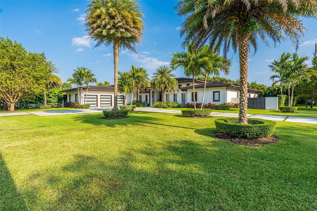 Recently Sold: $4,299,000 (6 beds, 7 baths, 6124 Square Feet)