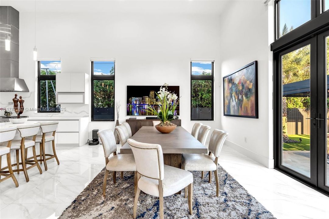 Recently Sold: $4,299,000 (6 beds, 7 baths, 6124 Square Feet)