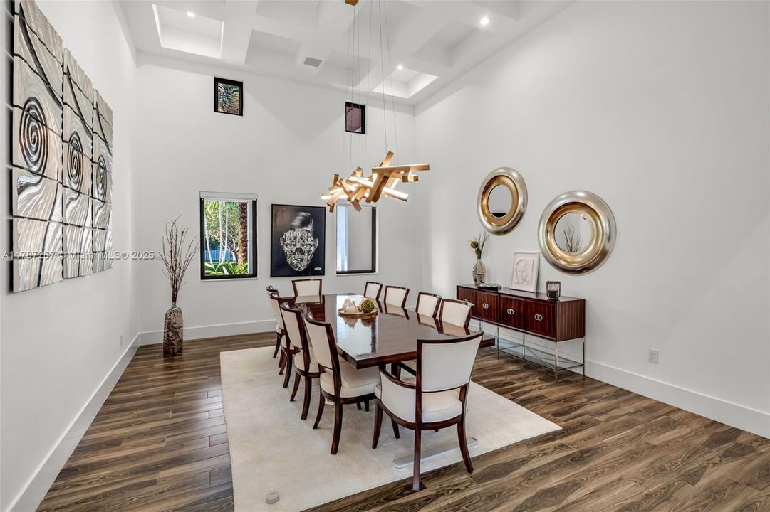 Recently Sold: $4,299,000 (6 beds, 7 baths, 6124 Square Feet)