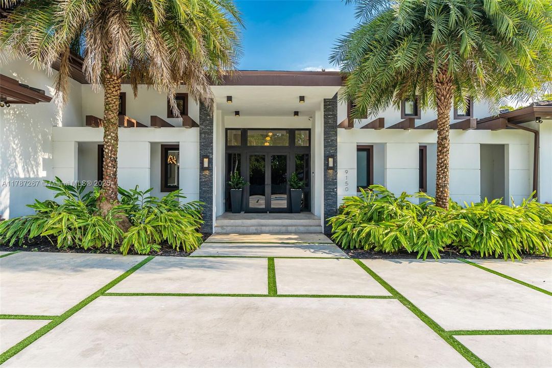 Recently Sold: $4,299,000 (6 beds, 7 baths, 6124 Square Feet)