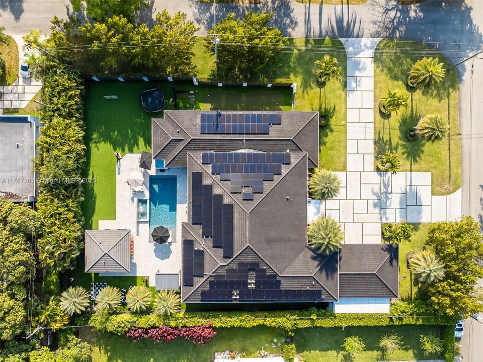 Recently Sold: $4,299,000 (6 beds, 7 baths, 6124 Square Feet)