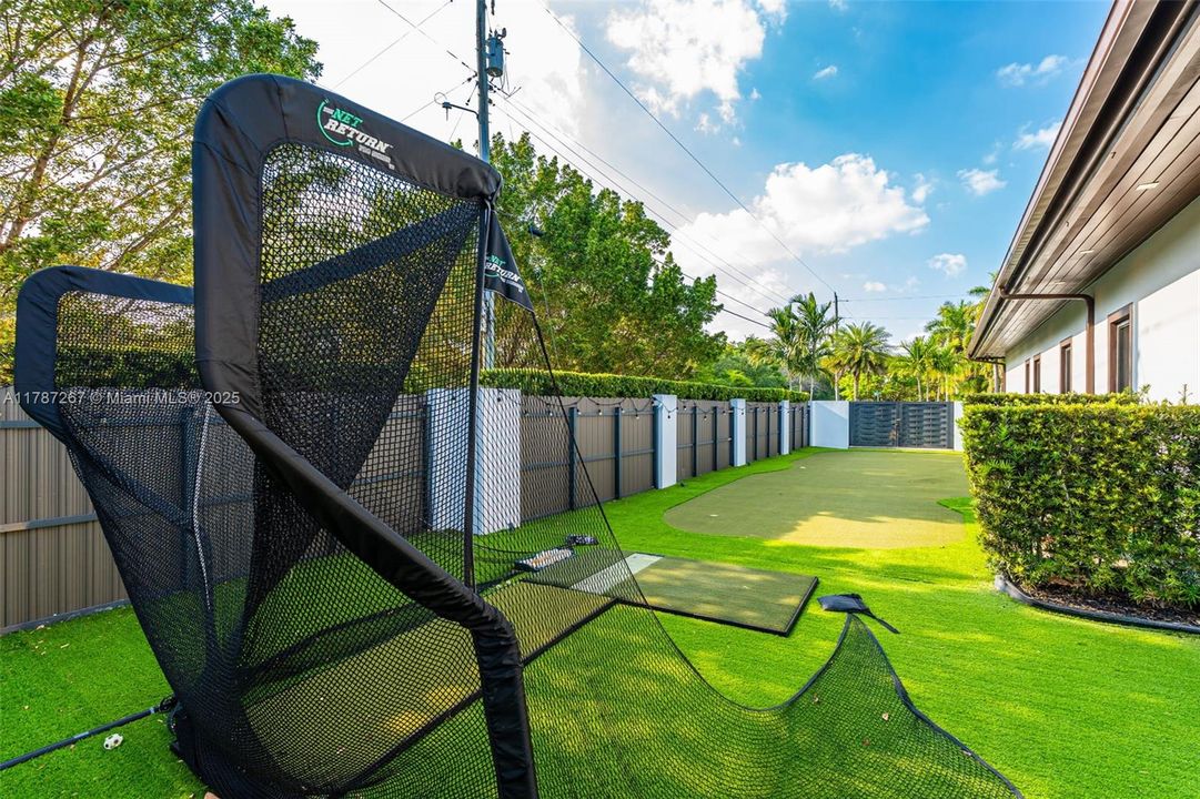 Recently Sold: $4,299,000 (6 beds, 7 baths, 6124 Square Feet)