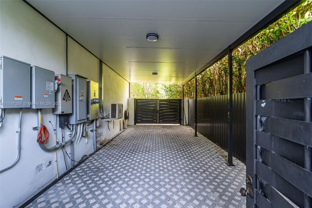 Recently Sold: $4,299,000 (6 beds, 7 baths, 6124 Square Feet)