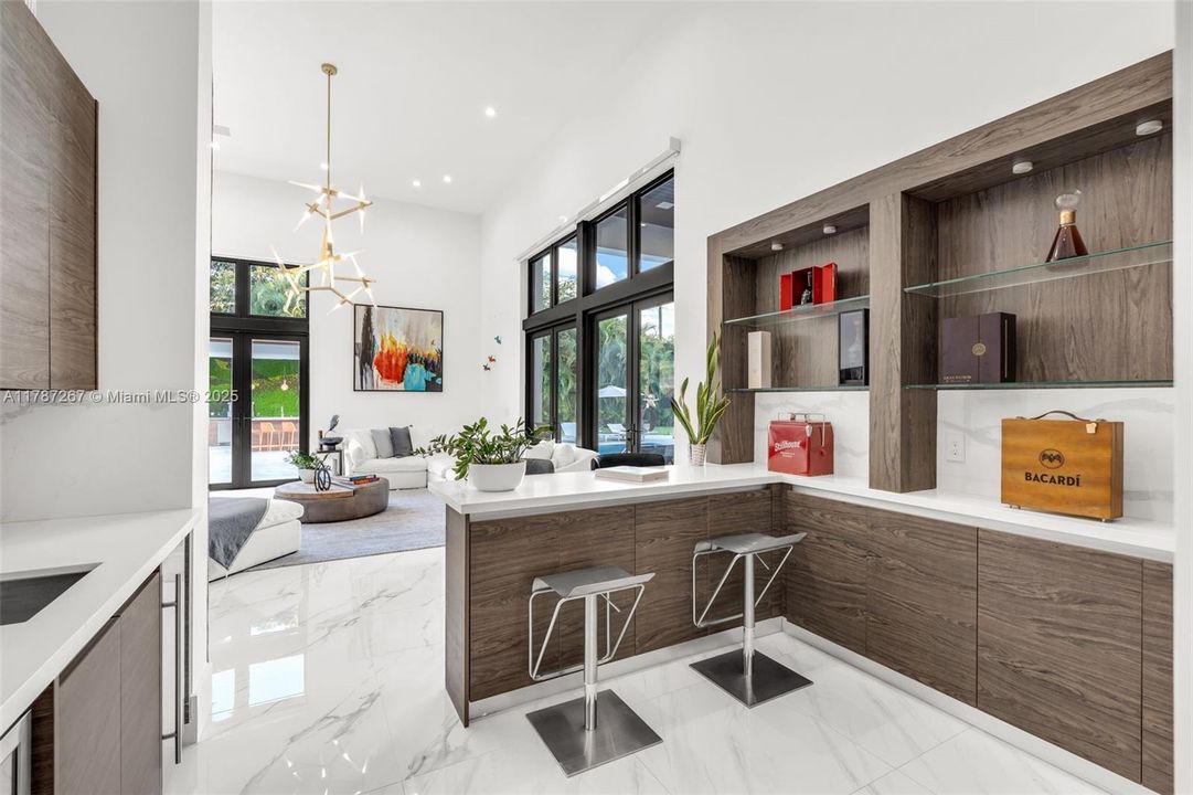 Recently Sold: $4,299,000 (6 beds, 7 baths, 6124 Square Feet)