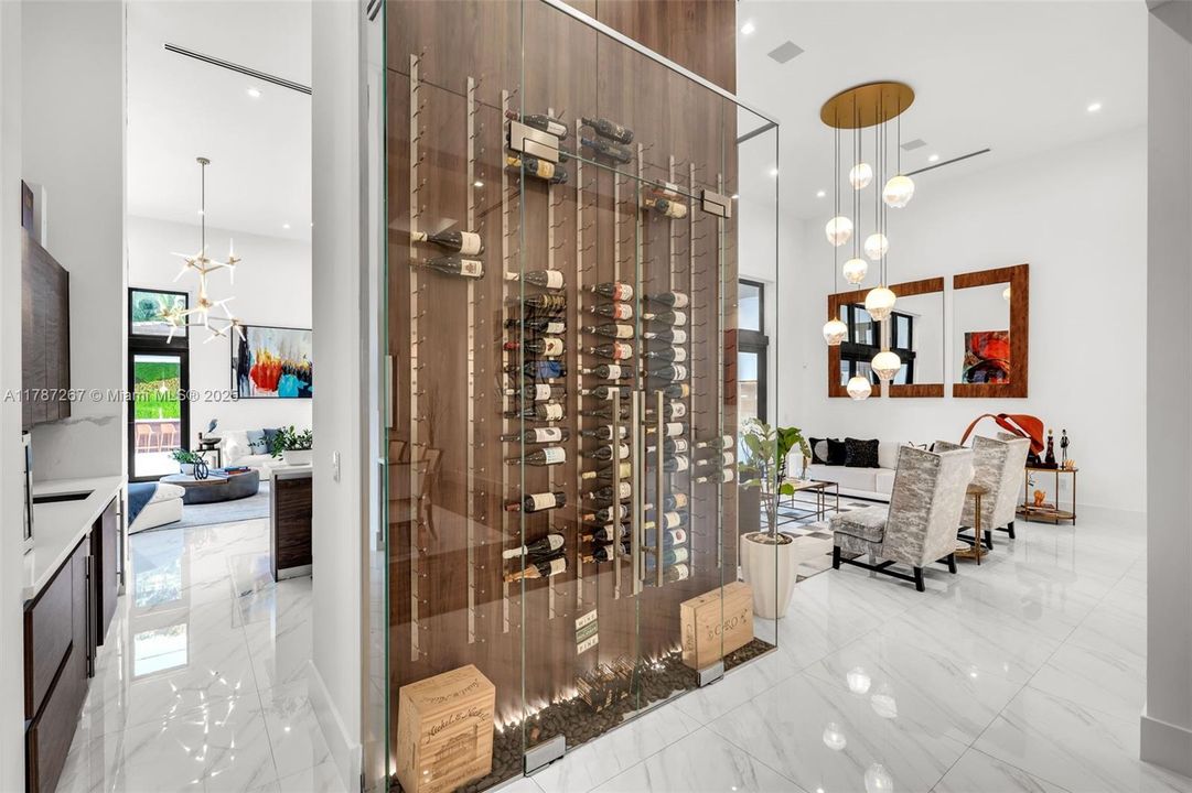 Recently Sold: $4,299,000 (6 beds, 7 baths, 6124 Square Feet)