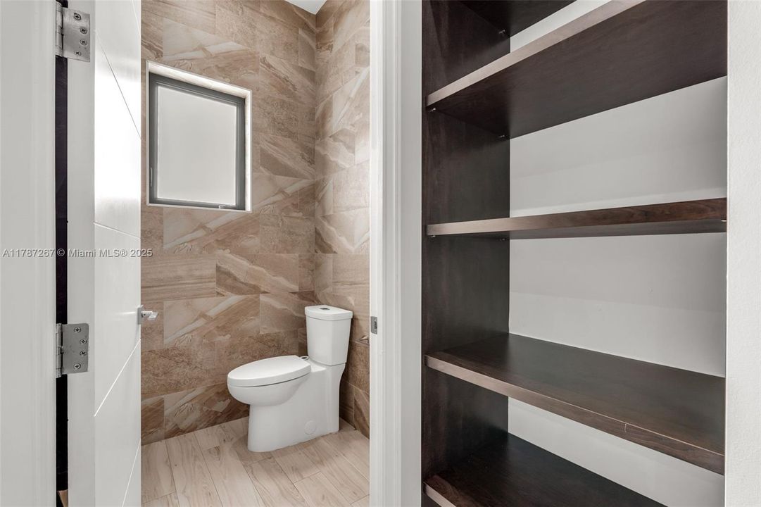 Recently Sold: $4,299,000 (6 beds, 7 baths, 6124 Square Feet)