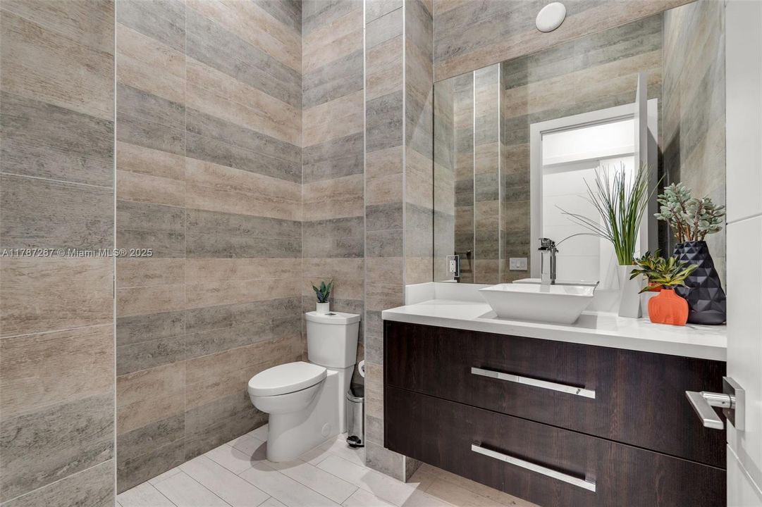 Recently Sold: $4,299,000 (6 beds, 7 baths, 6124 Square Feet)