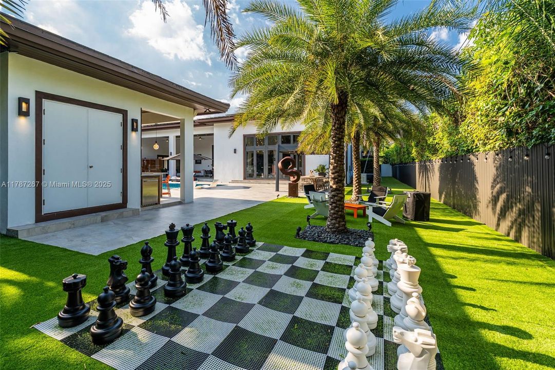 Recently Sold: $4,299,000 (6 beds, 7 baths, 6124 Square Feet)