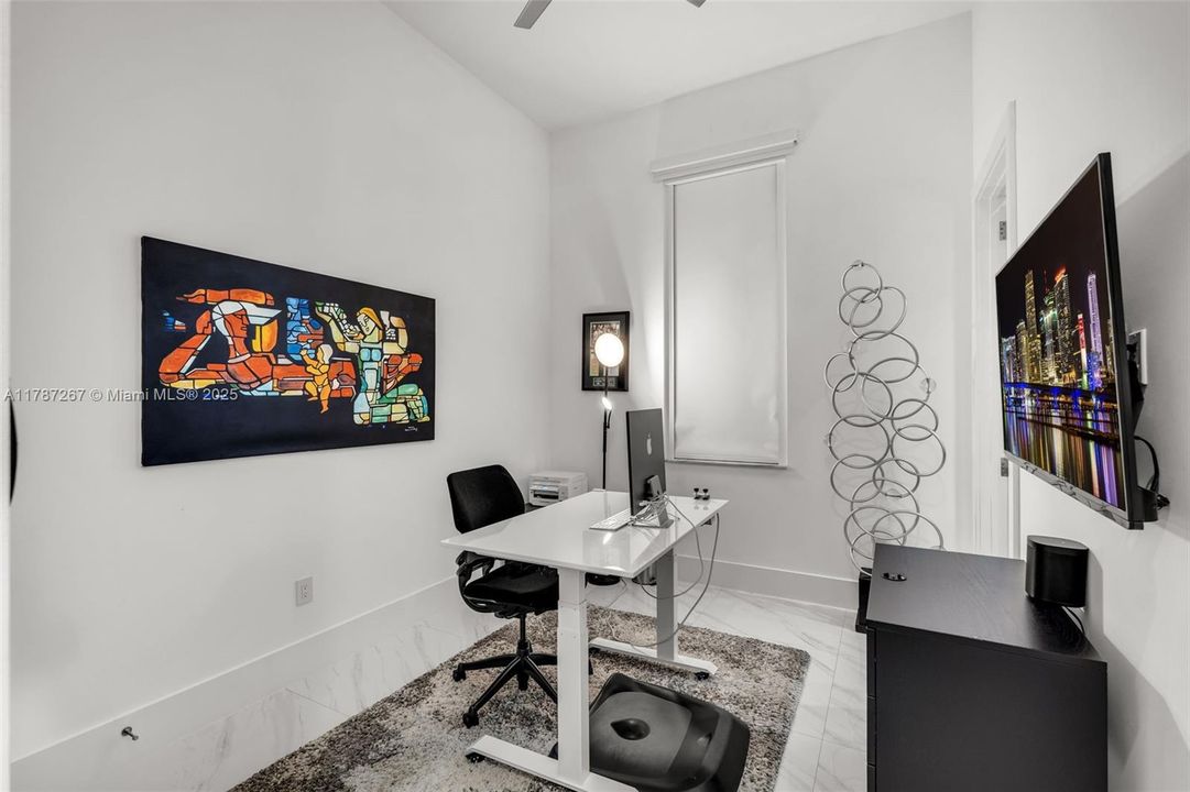 Recently Sold: $4,299,000 (6 beds, 7 baths, 6124 Square Feet)